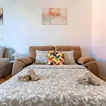 Old Town Gem - Astronomical Clock Apartment *