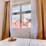 Apartment Old Town Gem - Astronomical Clock