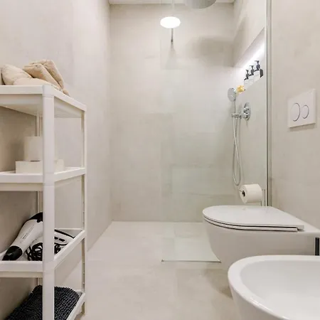 Old Town Gem - Astronomical Clock Apartment *