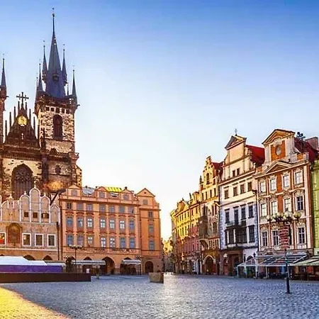 Old Town Gem - Astronomical Clock Apartment